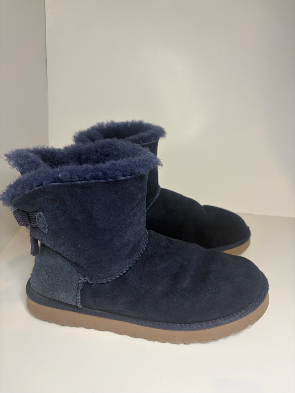 UGG Women’s Bailey Bow Mini Suede Women’s Navy Slip-On Boots size 10